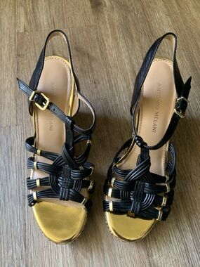 Antonio Melani Black & Gold Strappy Wedge Sandals - Size 6.5